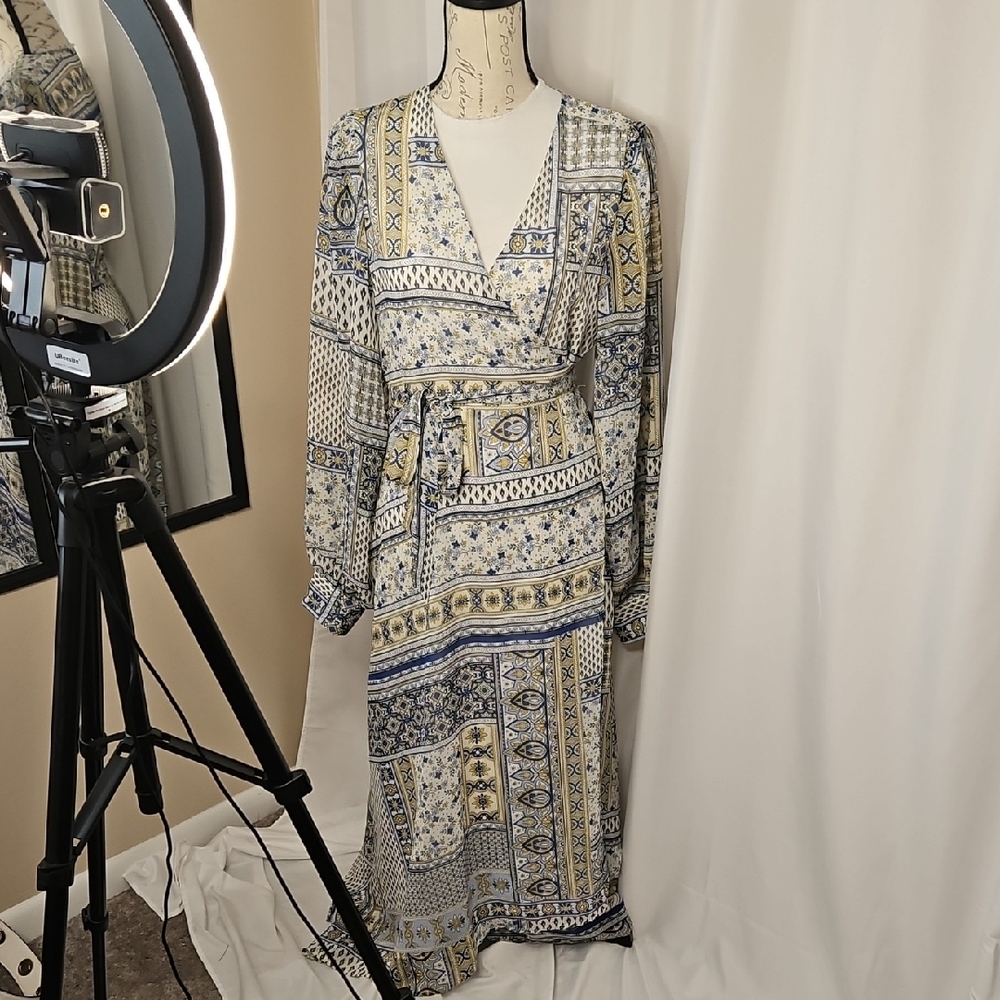 JustFab Blue and Cream Geometric Long Sleeve Dress